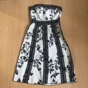 Black and white strapless lace dress size 4